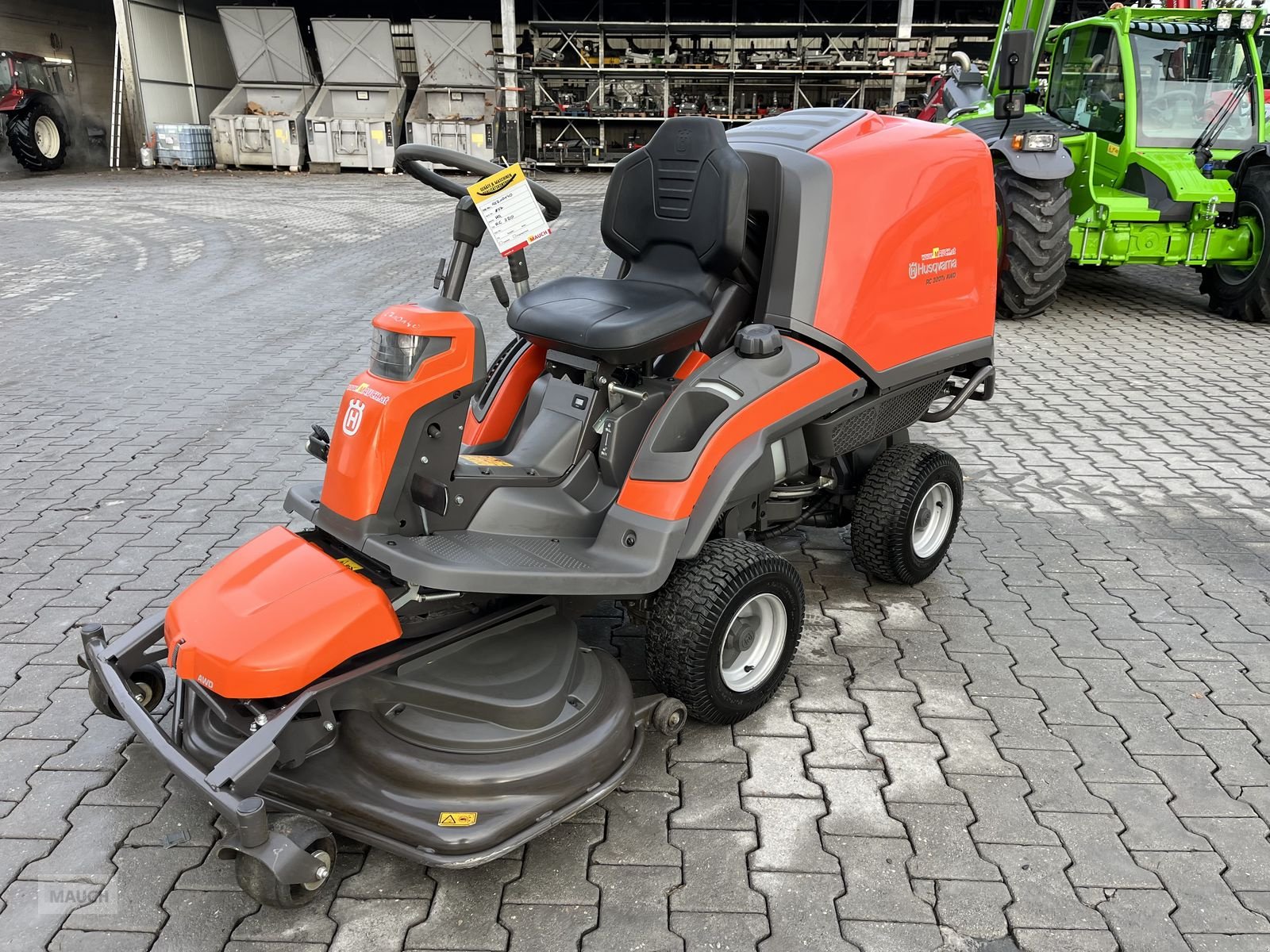 Rasentraktor des Typs Husqvarna RC 320TS AWD 112cm Mähdeck 50h, Gebrauchtmaschine in Burgkirchen (Bild 4)