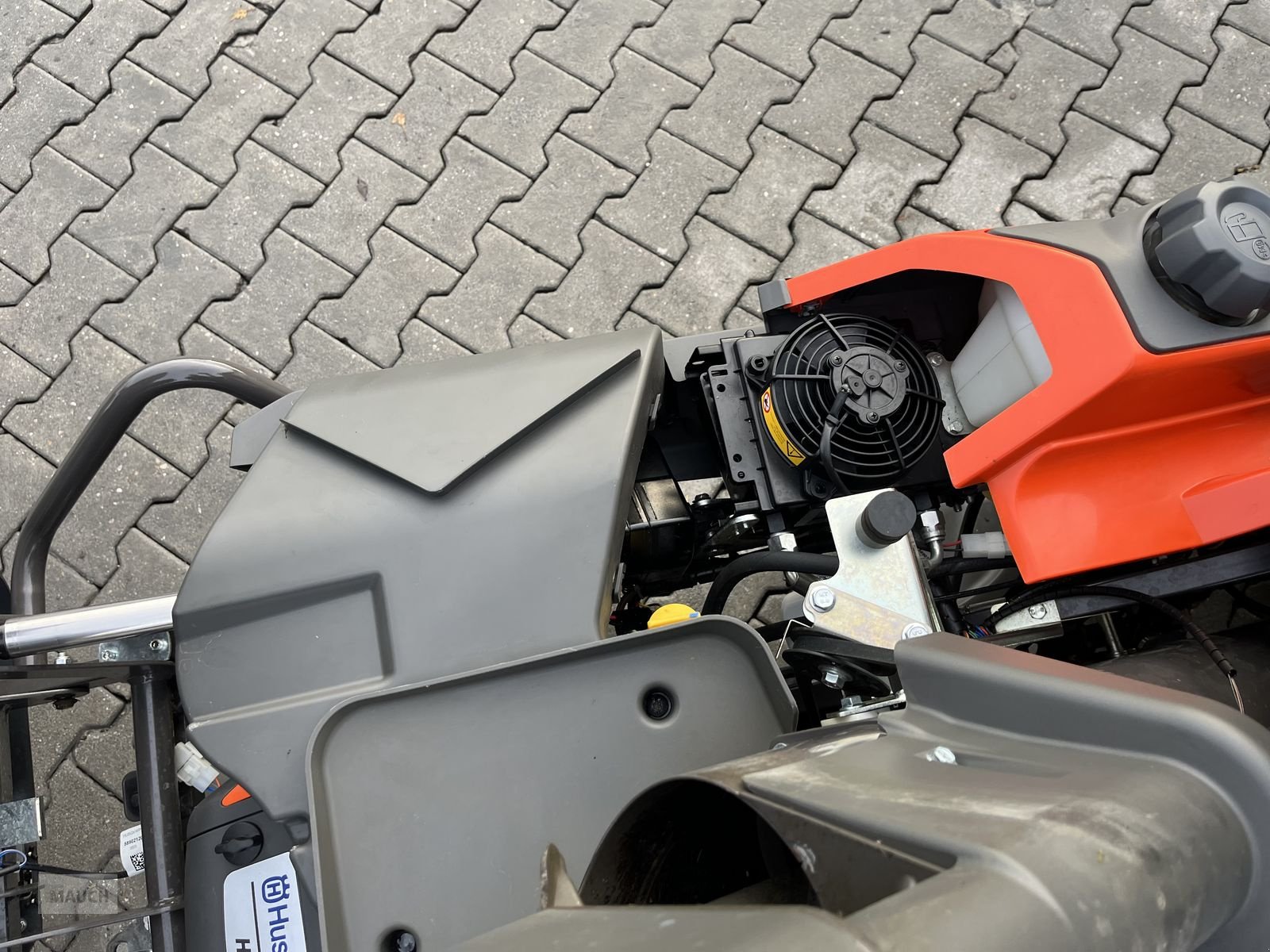 Rasentraktor des Typs Husqvarna RC 320TS AWD 112cm Mähdeck 50h, Gebrauchtmaschine in Burgkirchen (Bild 15)