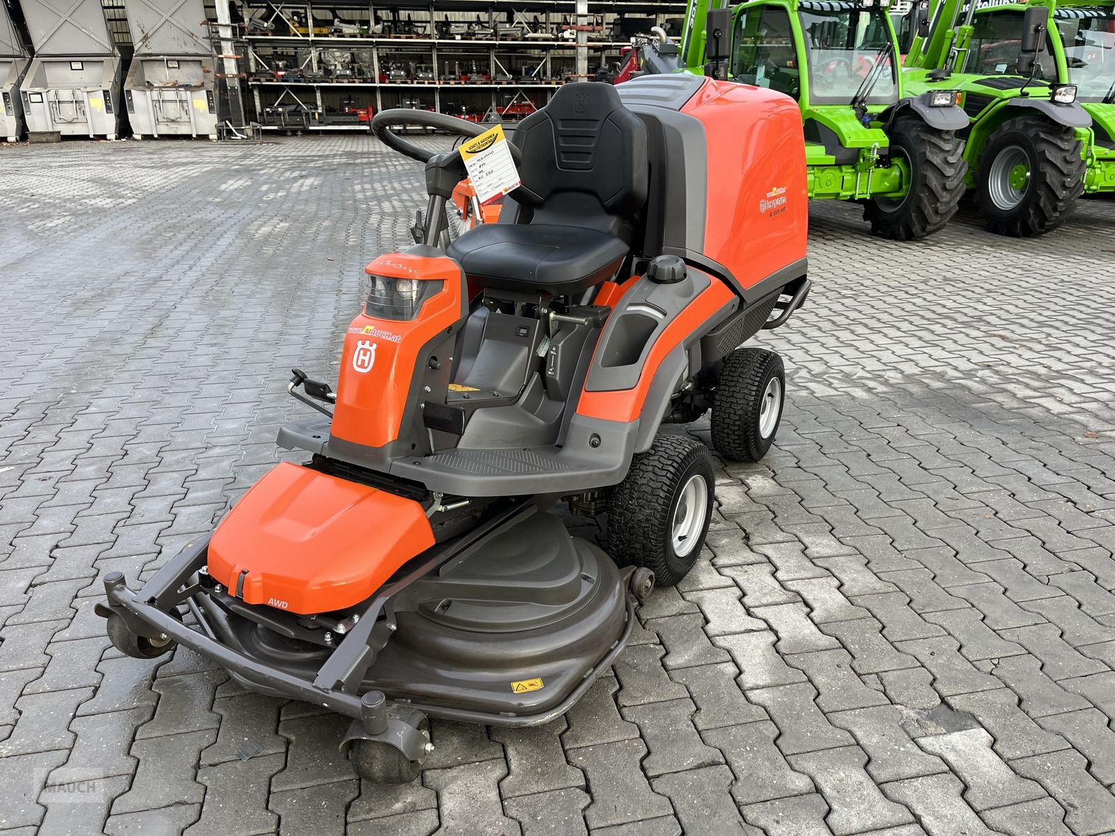 Rasentraktor des Typs Husqvarna RC 320TS AWD 112cm Mähdeck 50h, Gebrauchtmaschine in Burgkirchen (Bild 3)