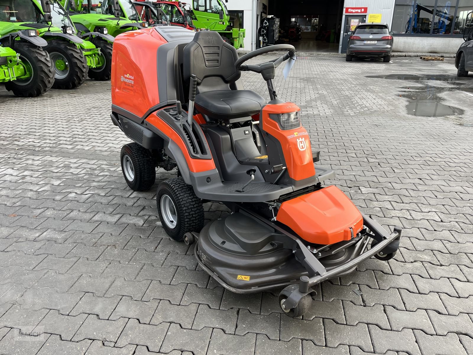 Rasentraktor des Typs Husqvarna RC 320TS AWD 112cm Mähdeck 50h, Gebrauchtmaschine in Burgkirchen (Bild 8)