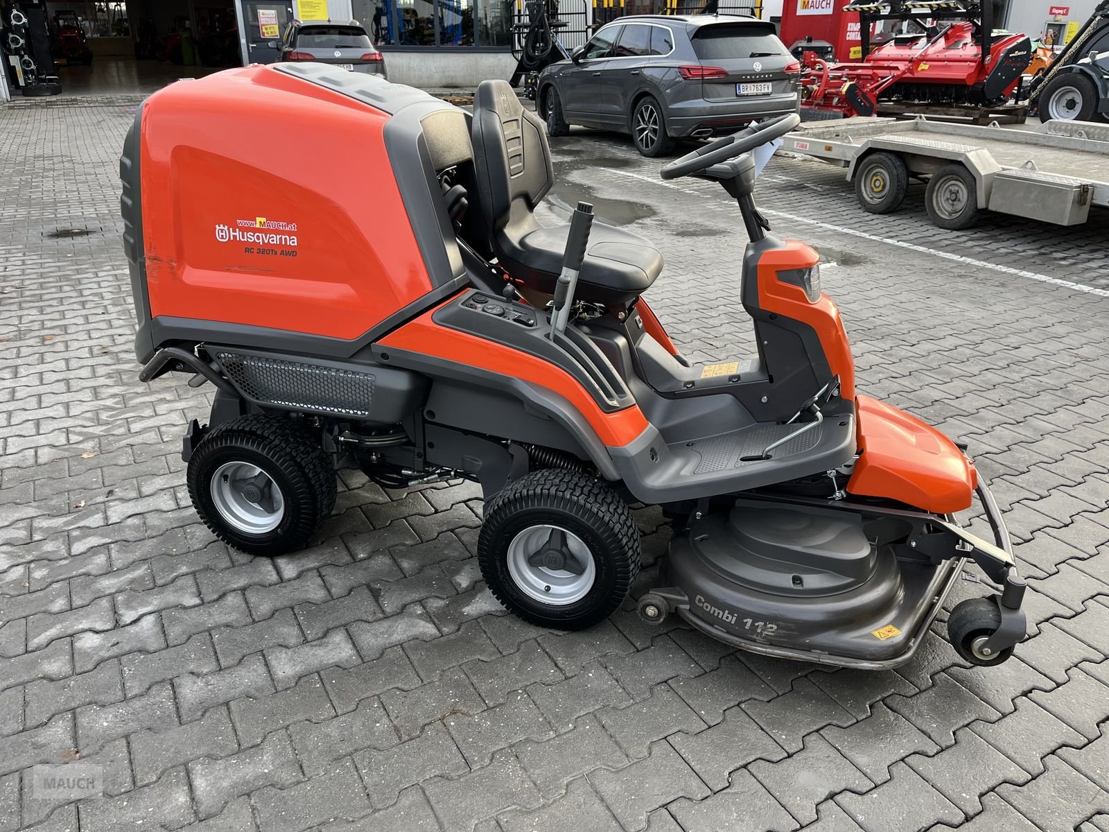 Rasentraktor des Typs Husqvarna RC 320TS AWD 112cm Mähdeck 50h, Gebrauchtmaschine in Burgkirchen (Bild 7)