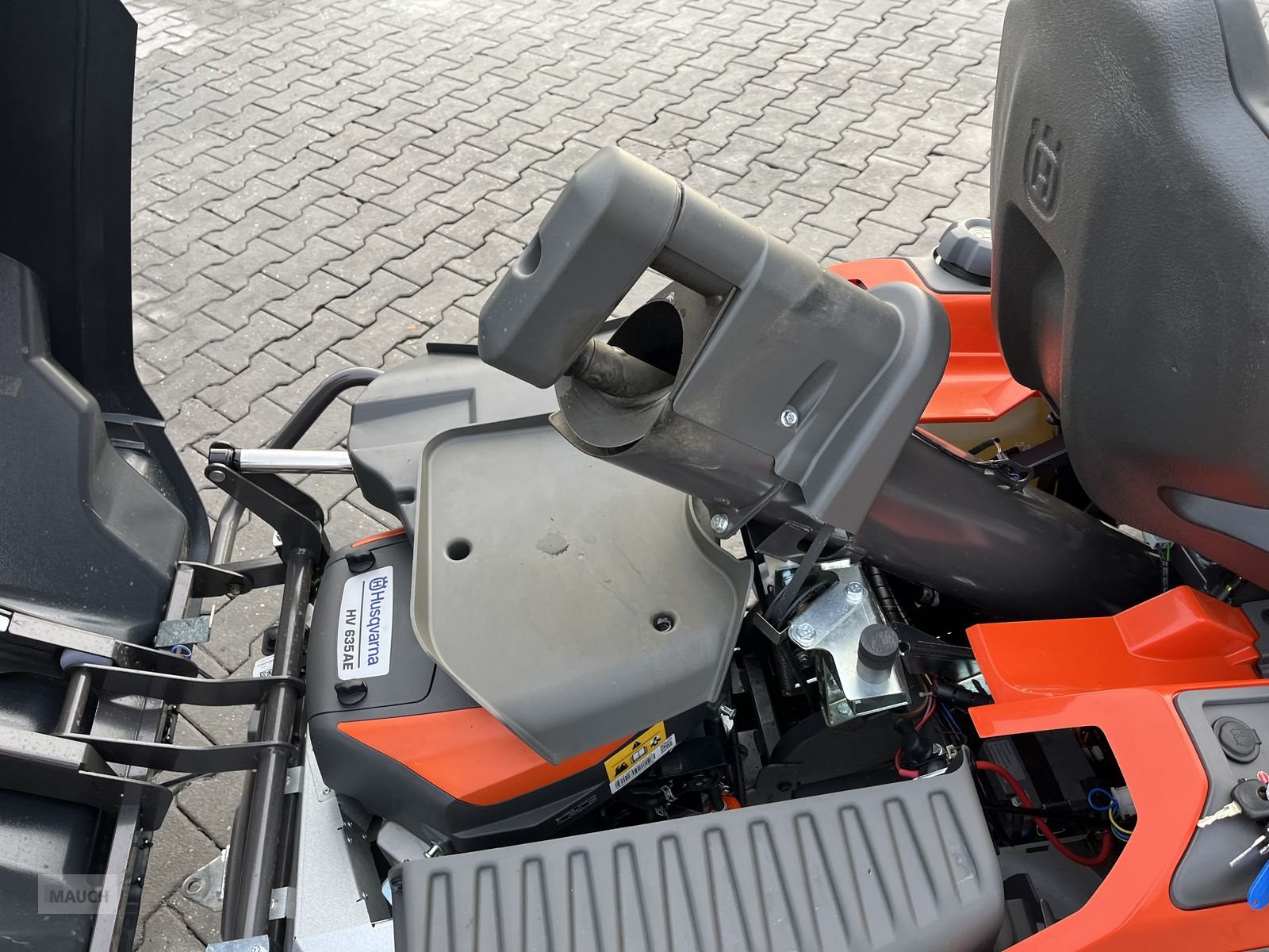 Rasentraktor des Typs Husqvarna RC 320TS AWD 112cm Mähdeck 50h, Gebrauchtmaschine in Burgkirchen (Bild 12)
