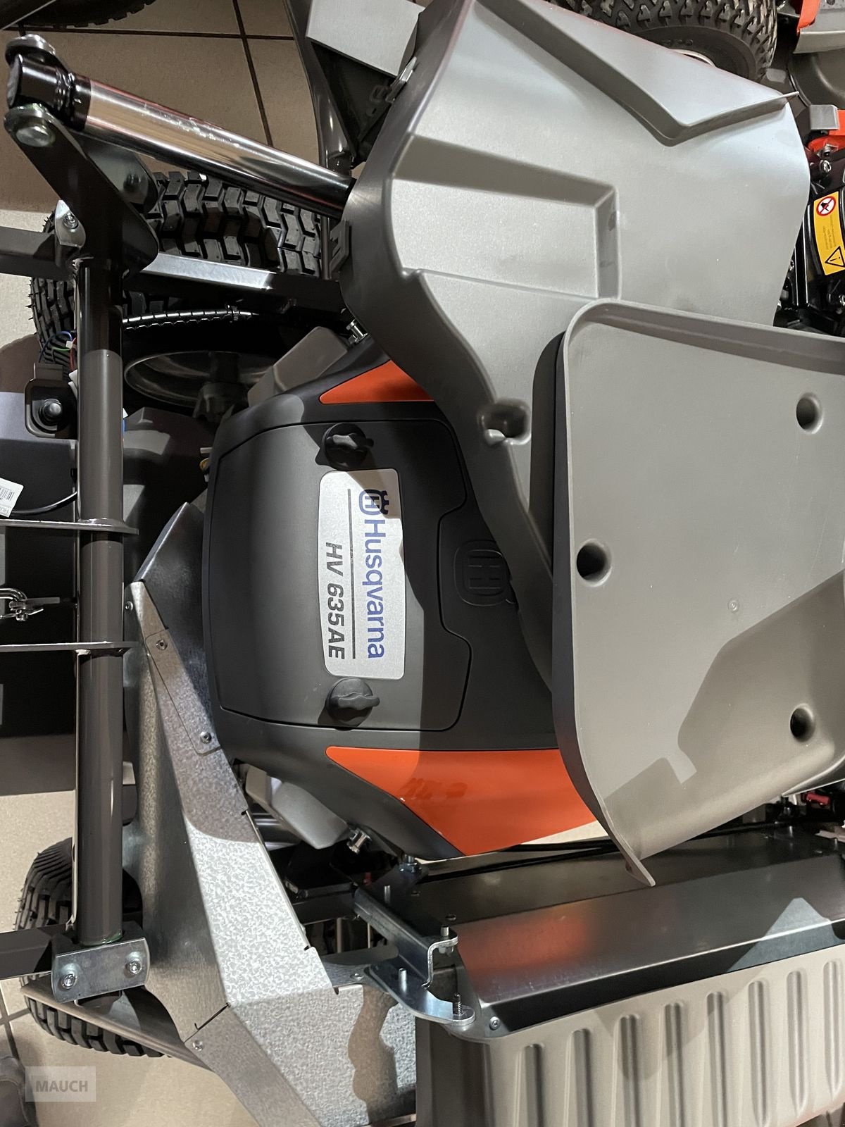 Rasentraktor a típus Husqvarna RC 320TS AWD inkl. Mähdeck NEU, Neumaschine ekkor: Burgkirchen (Kép 4)