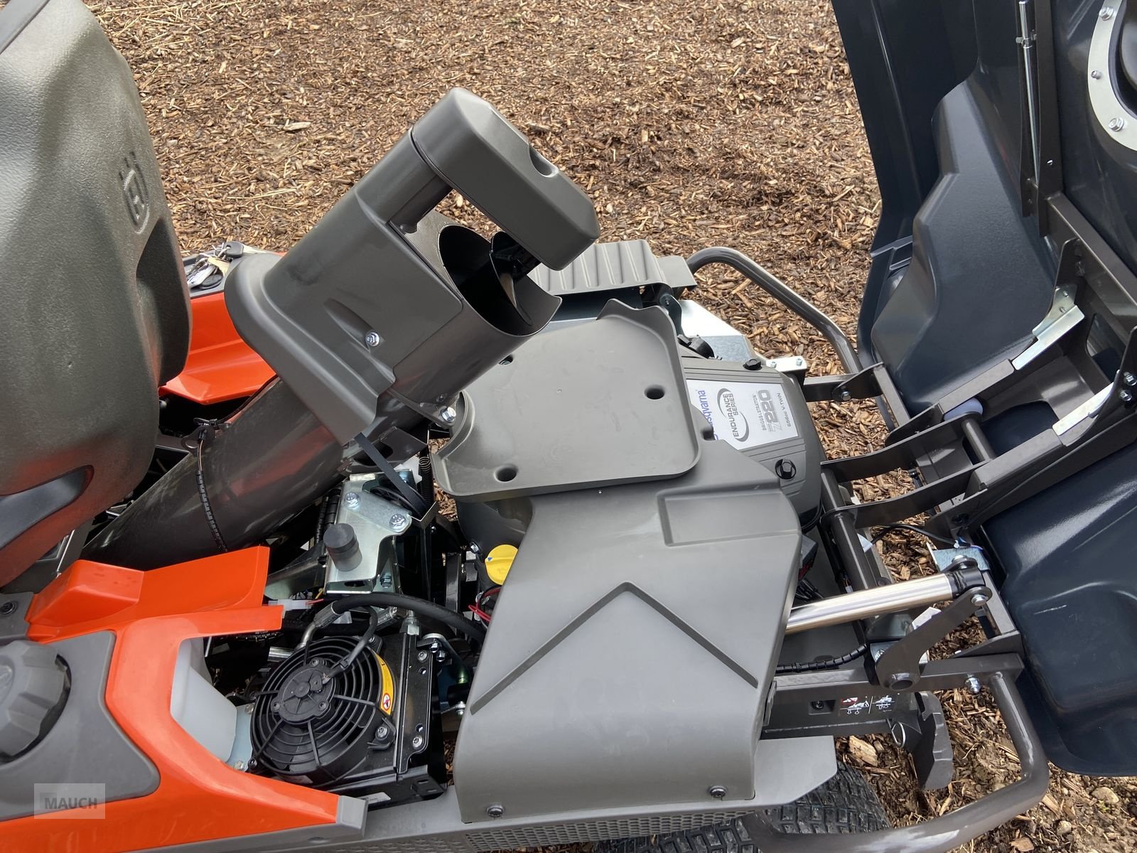 Rasentraktor от тип Husqvarna RC 320TS AWD inkl. Mähdeck & Schneeschild NEU, Neumaschine в Burgkirchen (Снимка 20)