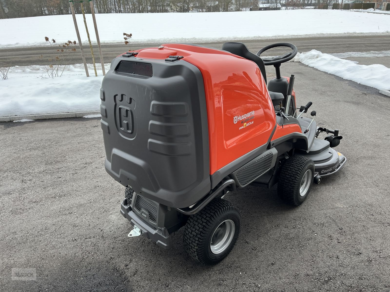 Rasentraktor of the type Husqvarna RC 320Ts AWD, Gebrauchtmaschine in Burgkirchen (Picture 7)