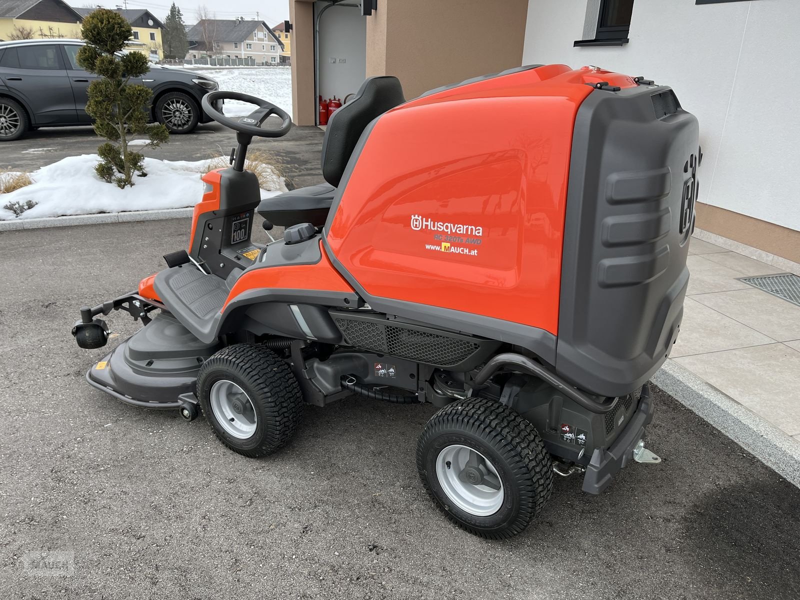 Rasentraktor of the type Husqvarna RC 320Ts AWD, Gebrauchtmaschine in Burgkirchen (Picture 4)