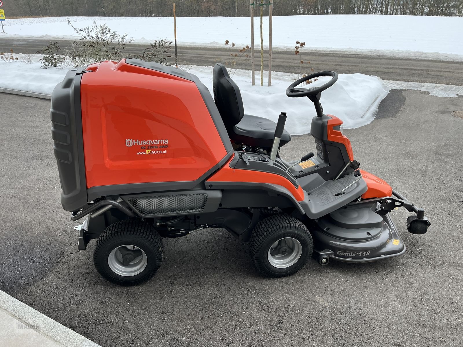 Rasentraktor of the type Husqvarna RC 320Ts AWD, Gebrauchtmaschine in Burgkirchen (Picture 8)