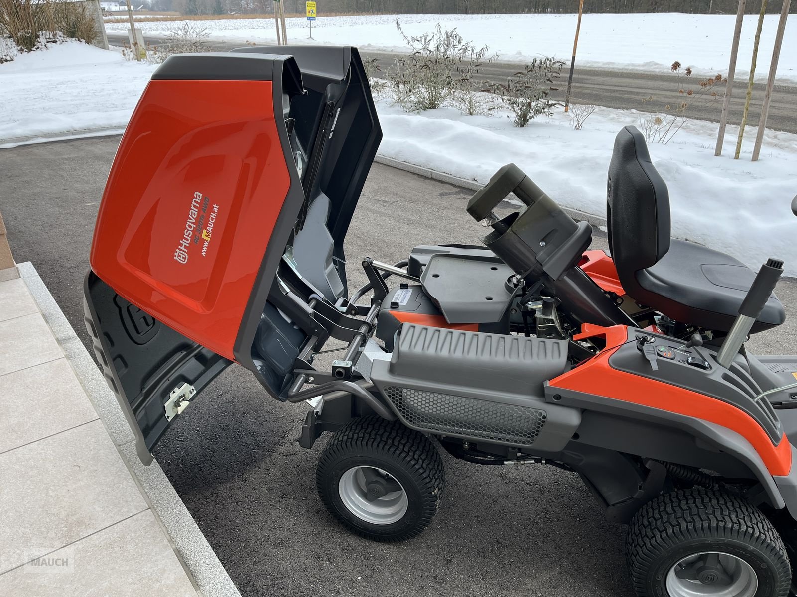 Rasentraktor of the type Husqvarna RC 320Ts AWD, Gebrauchtmaschine in Burgkirchen (Picture 16)