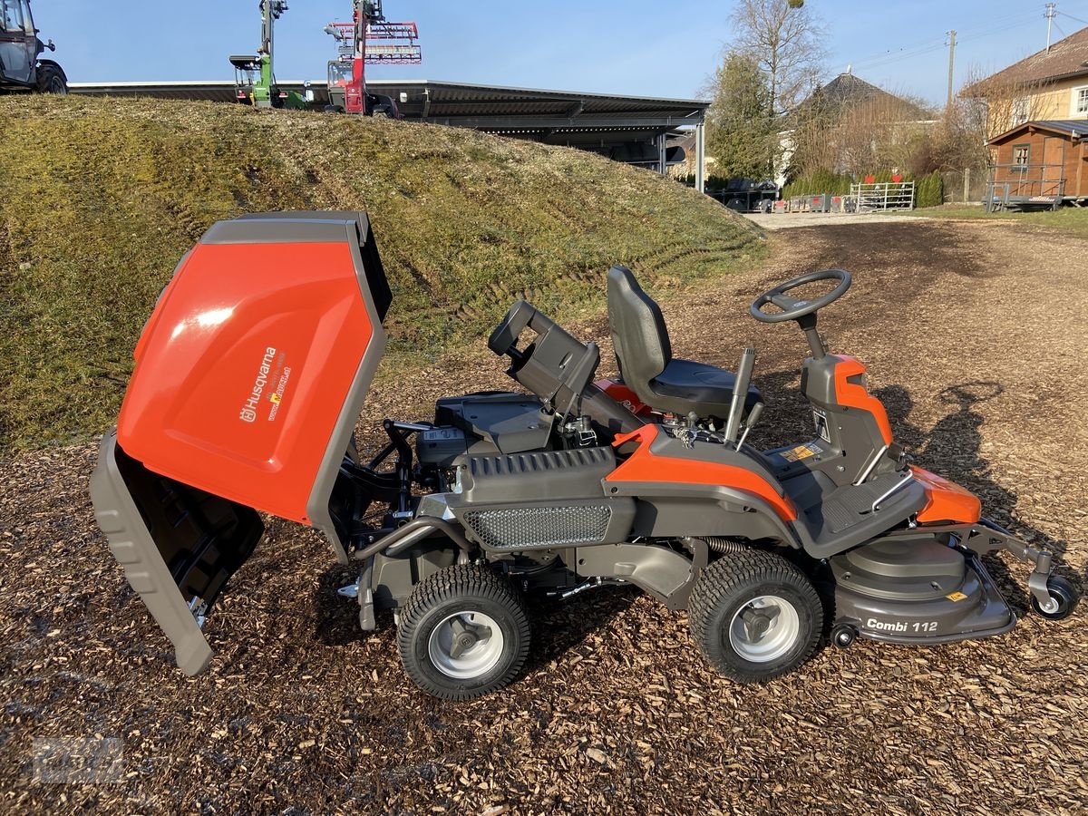 Rasentraktor des Typs Husqvarna RC320 TS AWD mit Mähdeck 112cm, Neumaschine in Burgkirchen (Bild 3)