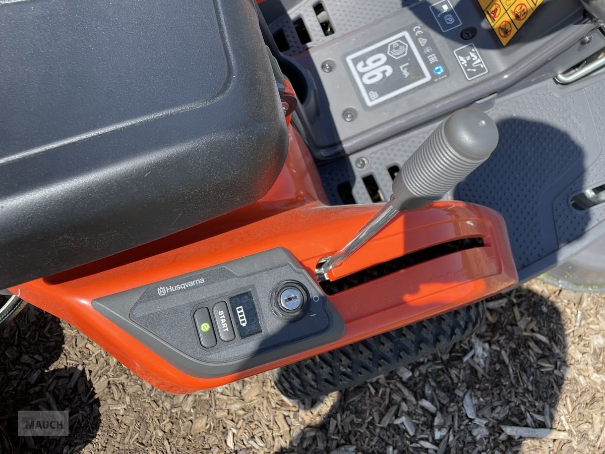 Rasentraktor des Typs Husqvarna Rider 112iC Batterie / Akku Rider, Neumaschine in Burgkirchen (Bild 3)