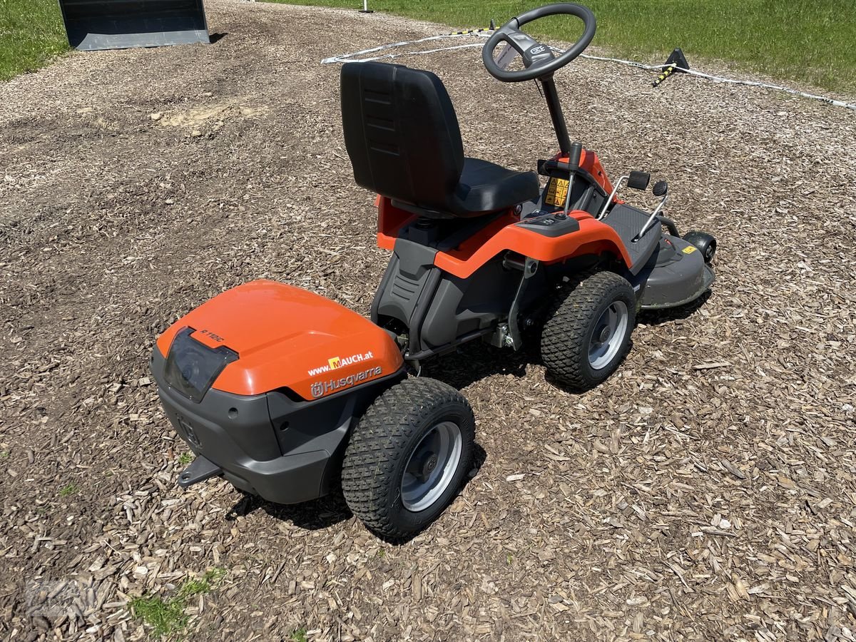 Rasentraktor des Typs Husqvarna Rider 112iC Batterie / Akku Rider, Neumaschine in Burgkirchen (Bild 8)