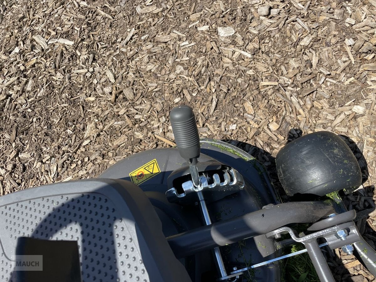 Rasentraktor des Typs Husqvarna Rider 112iC Batterie / Akku Rider, Neumaschine in Burgkirchen (Bild 15)