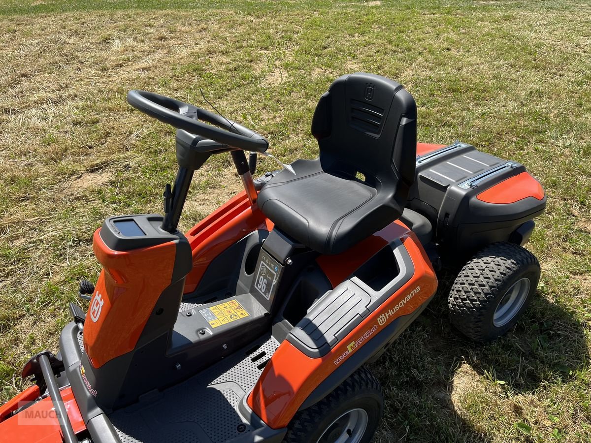 Rasentraktor tip Husqvarna Rider 200iX Elektro inkl. Mähdeck, Neumaschine in Burgkirchen (Poză 5)