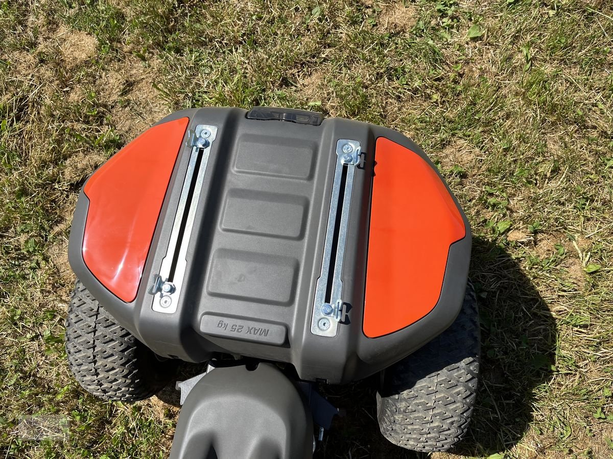 Rasentraktor des Typs Husqvarna Rider 200iX Elektro inkl. Mähdeck, Neumaschine in Burgkirchen (Bild 4)