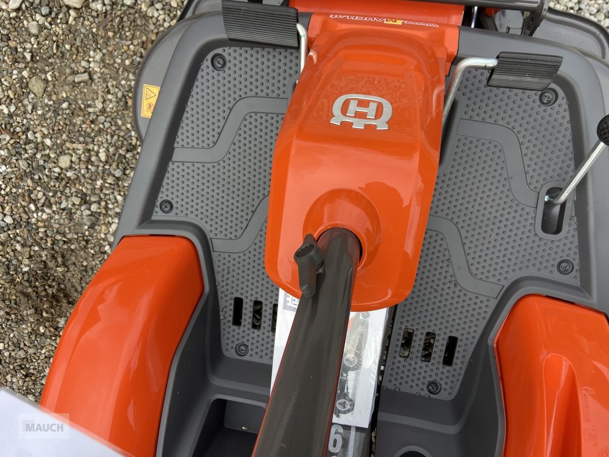 Rasentraktor des Typs Husqvarna Rider 214C inkl. Mähdeck, Neumaschine in Burgkirchen (Bild 8)