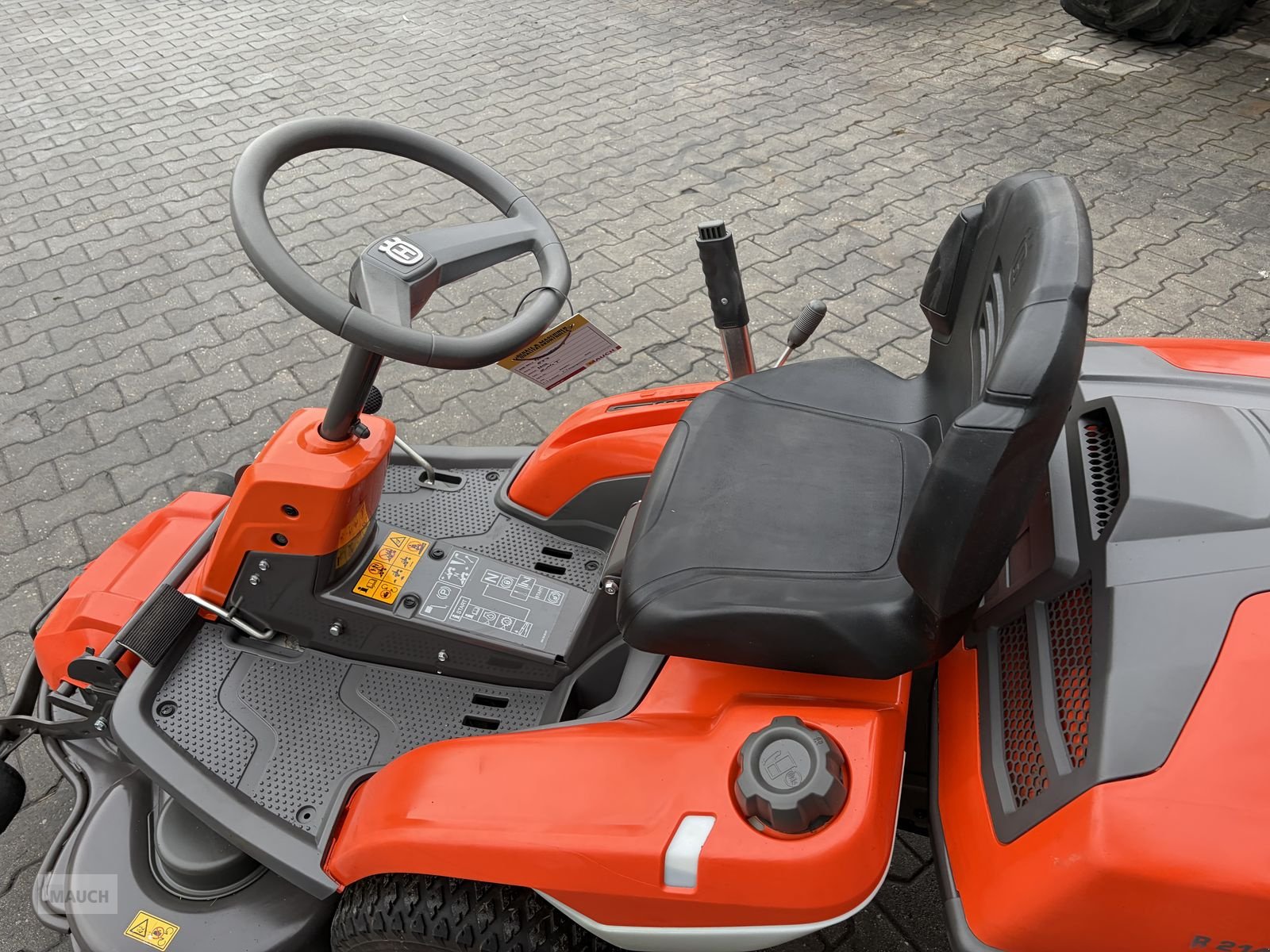 Rasentraktor des Typs Husqvarna Rider 214T Allrad inkl. Mähdeck 103cm, Gebrauchtmaschine in Burgkirchen (Bild 10)