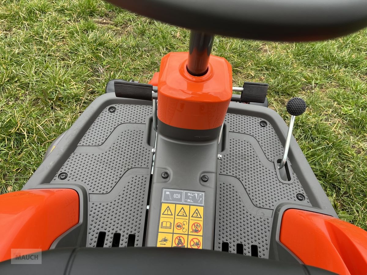 Rasentraktor des Typs Husqvarna Rider 214TC Comfort Edition Frühbezugsaktion für, Neumaschine in Burgkirchen (Bild 9)