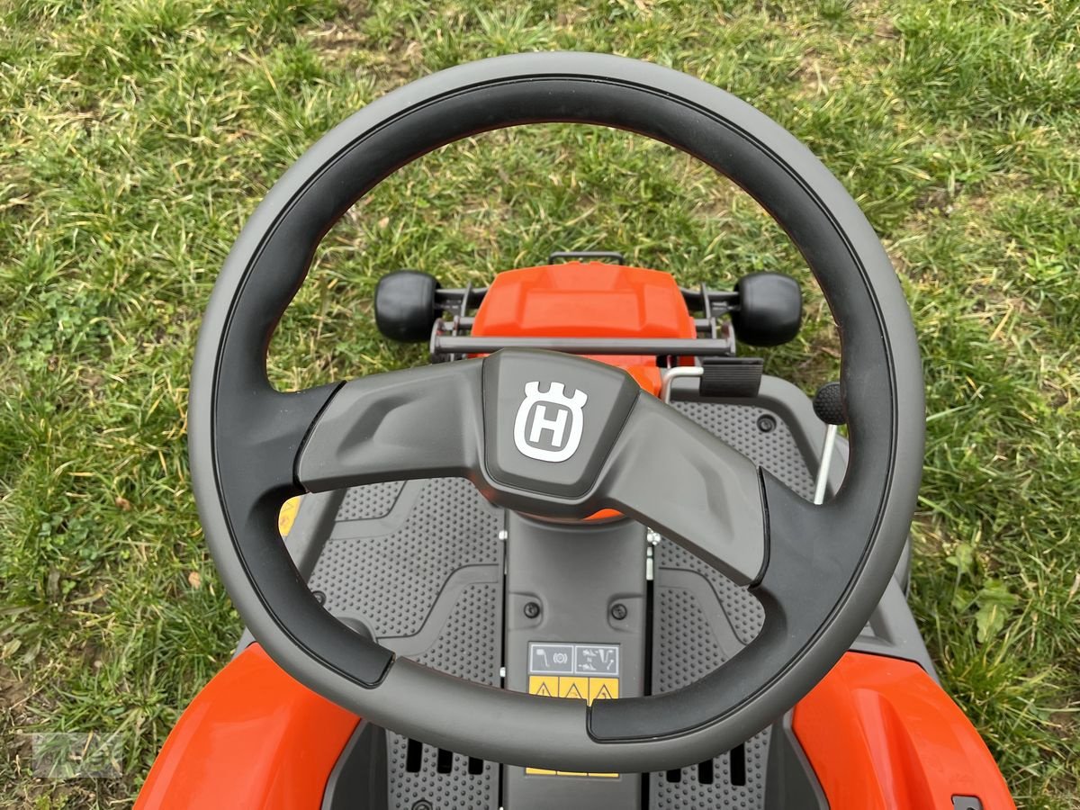 Rasentraktor des Typs Husqvarna Rider 214TC Comfort Edition Frühbezugsaktion für, Neumaschine in Burgkirchen (Bild 10)