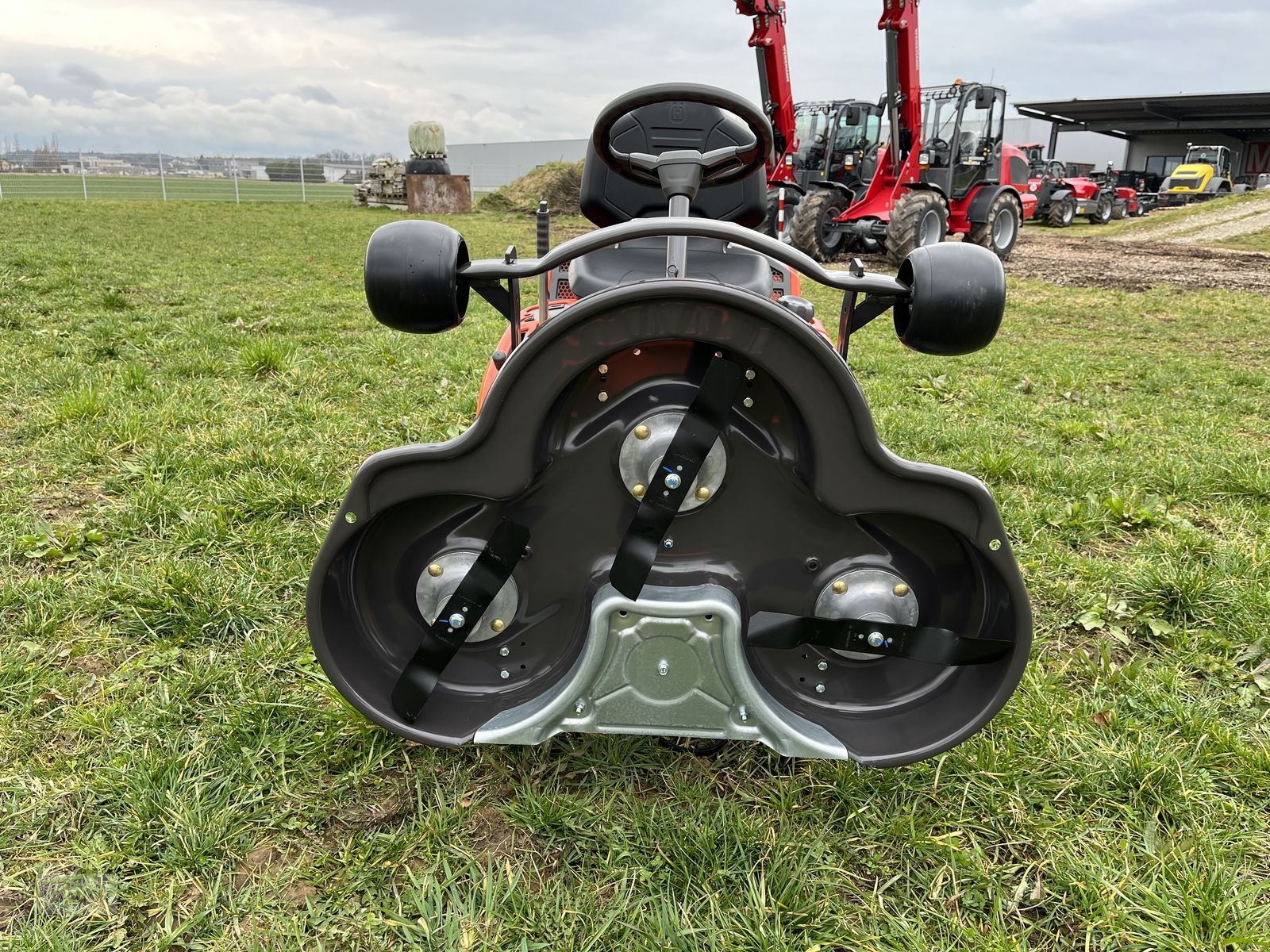 Rasentraktor des Typs Husqvarna Rider 214TC inkl. Mähdeck NEUAussteller!!, Neumaschine in Burgkirchen (Bild 4)