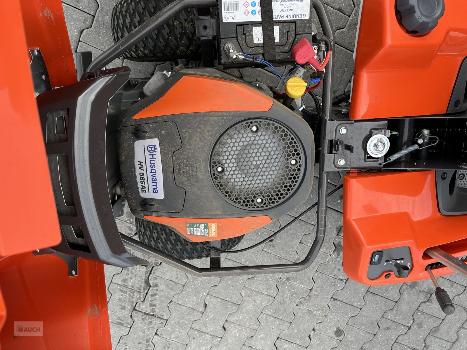 Rasentraktor des Typs Husqvarna Rider 216T AWD 103cm Mähdeck nur 53h, Gebrauchtmaschine in Burgkirchen (Bild 15)