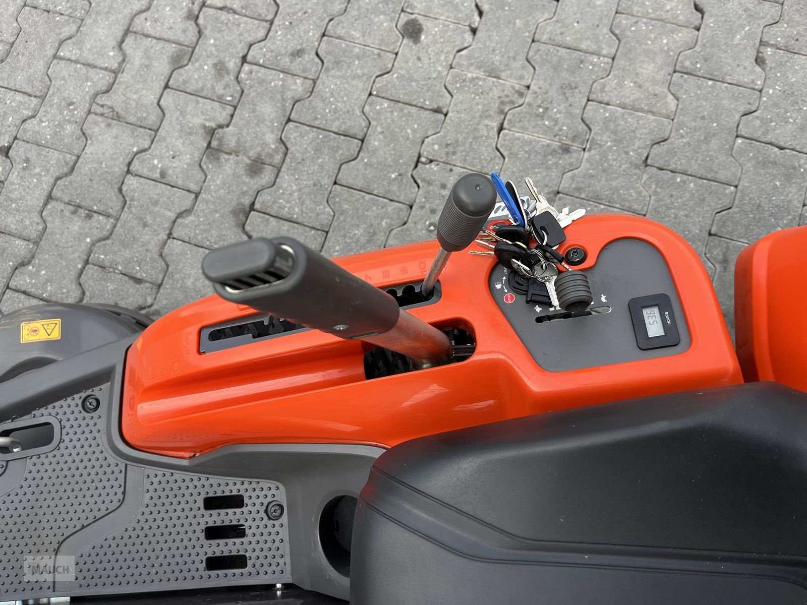 Rasentraktor des Typs Husqvarna Rider 216T AWD 103cm Mähdeck nur 53h, Gebrauchtmaschine in Burgkirchen (Bild 12)