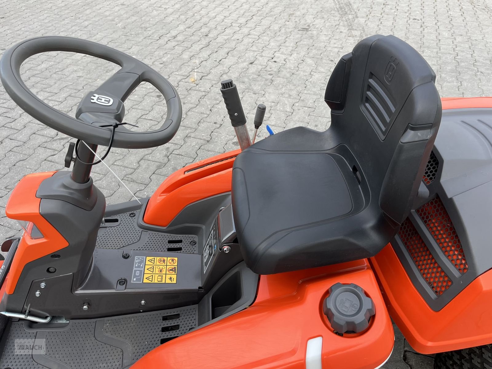 Rasentraktor des Typs Husqvarna Rider 216T AWD 103cm Mähdeck nur 53h, Gebrauchtmaschine in Burgkirchen (Bild 13)