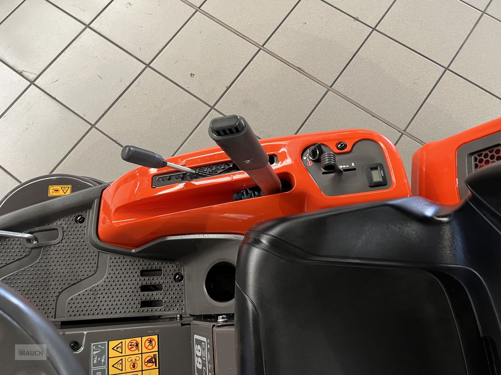 Rasentraktor des Typs Husqvarna Rider 216T AWD 103cm Mähdeck nur 57H, Gebrauchtmaschine in Burgkirchen (Bild 14)