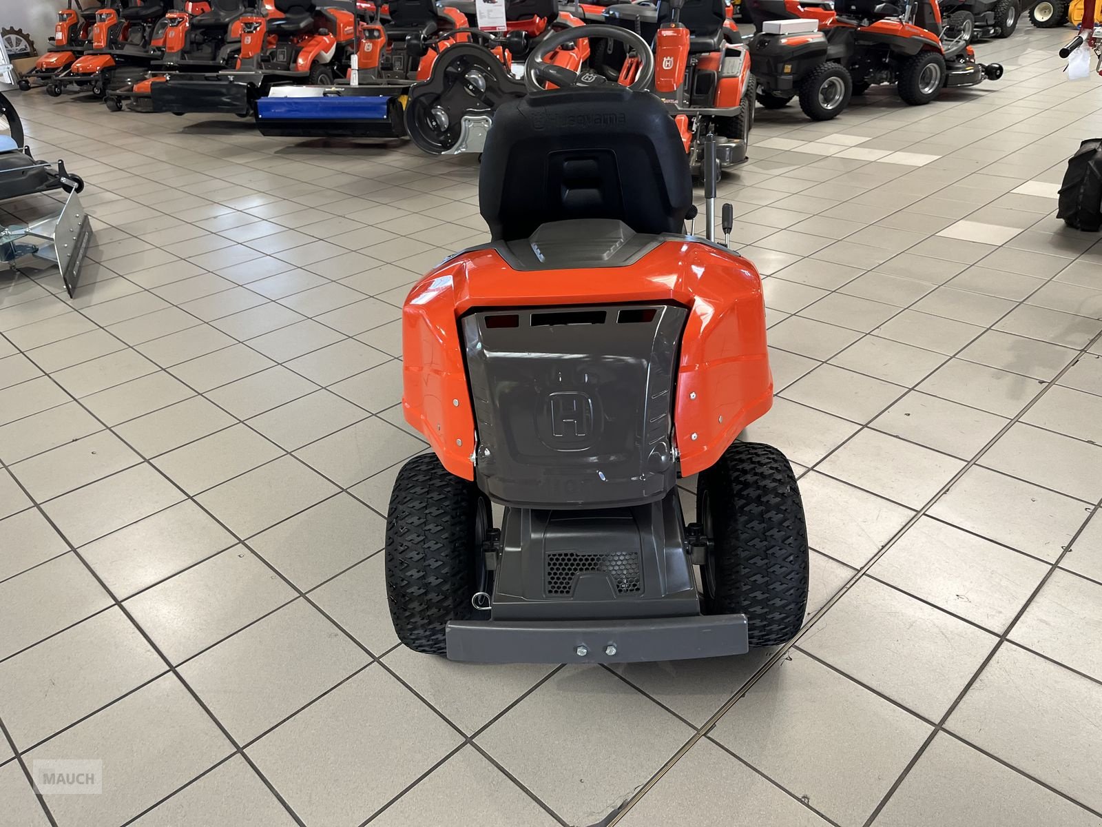 Rasentraktor des Typs Husqvarna Rider 216T AWD 103cm Mähdeck nur 57H, Gebrauchtmaschine in Burgkirchen (Bild 5)