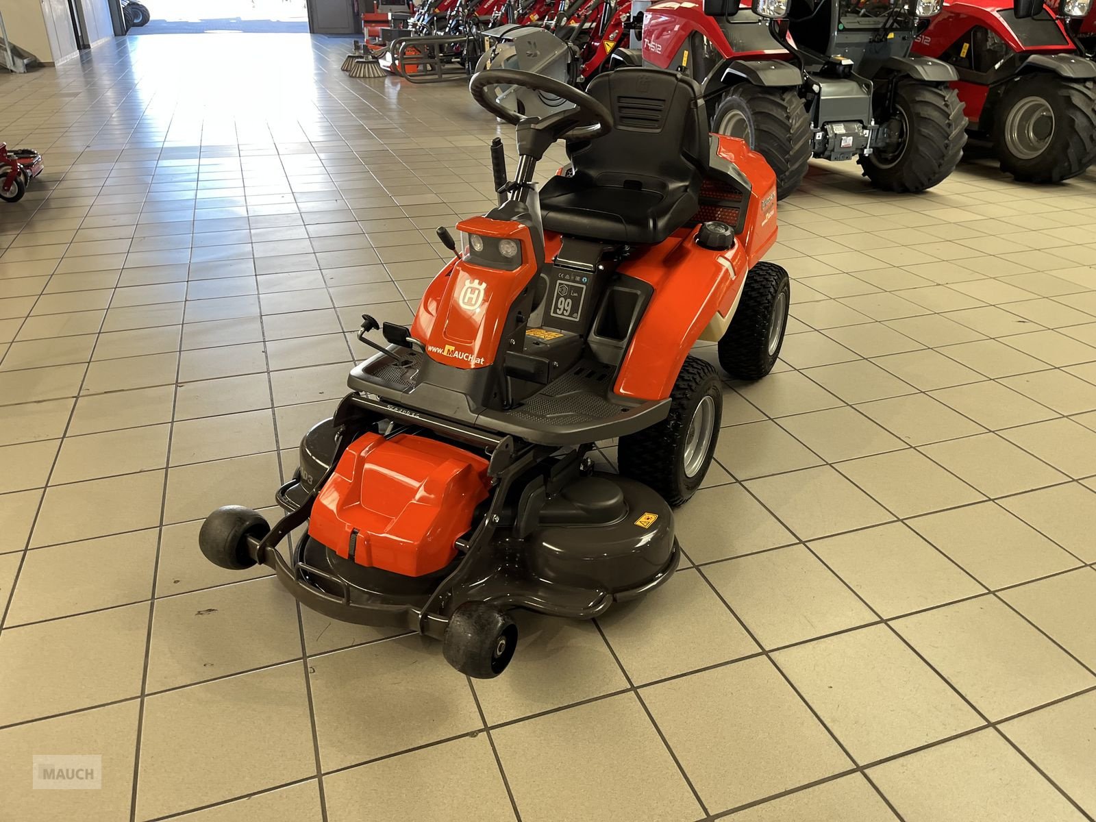 Rasentraktor des Typs Husqvarna Rider 216T AWD 103cm Mähdeck nur 57H, Gebrauchtmaschine in Burgkirchen (Bild 3)