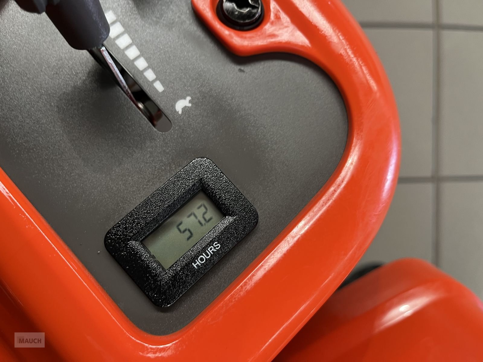 Rasentraktor des Typs Husqvarna Rider 216T AWD 103cm Mähdeck nur 57H, Gebrauchtmaschine in Burgkirchen (Bild 13)