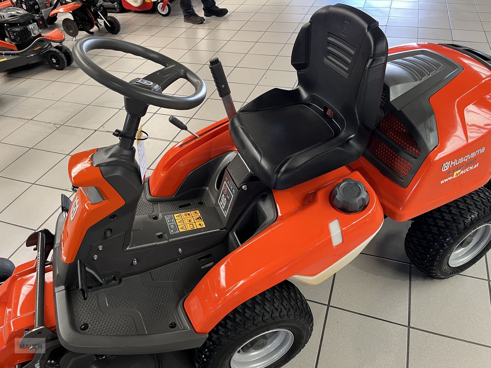 Rasentraktor des Typs Husqvarna Rider 216T AWD 103cm Mähdeck nur 57H, Gebrauchtmaschine in Burgkirchen (Bild 9)