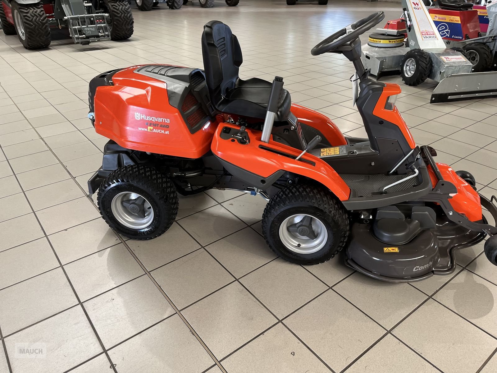 Rasentraktor des Typs Husqvarna Rider 216T AWD 103cm Mähdeck nur 57H, Gebrauchtmaschine in Burgkirchen (Bild 8)