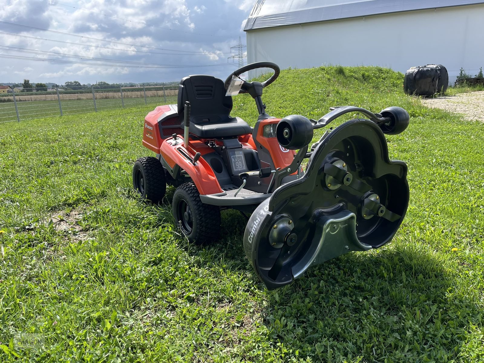 Rasentraktor typu Husqvarna Rider 216T AWD NEU 103cm Mähdeck, Neumaschine v Burgkirchen (Obrázek 1)