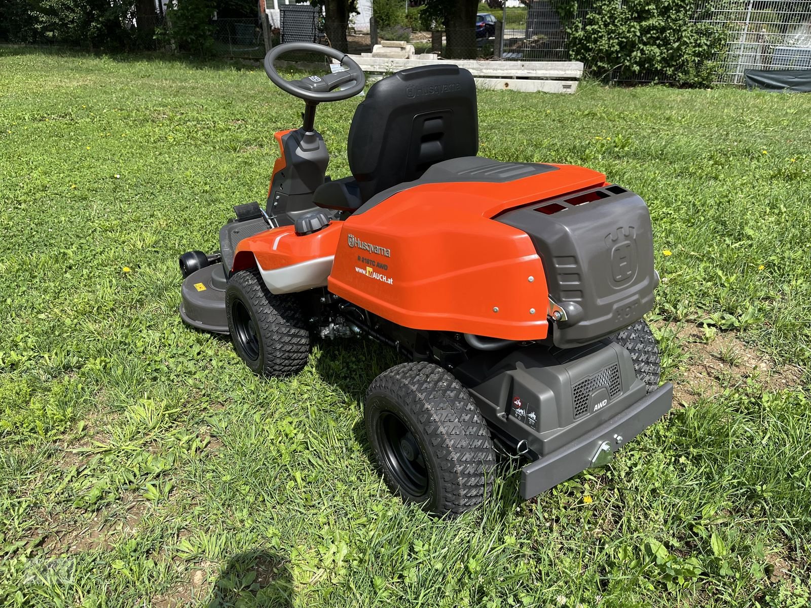 Rasentraktor typu Husqvarna Rider 216T AWD NEU 103cm Mähdeck, Neumaschine v Burgkirchen (Obrázek 17)