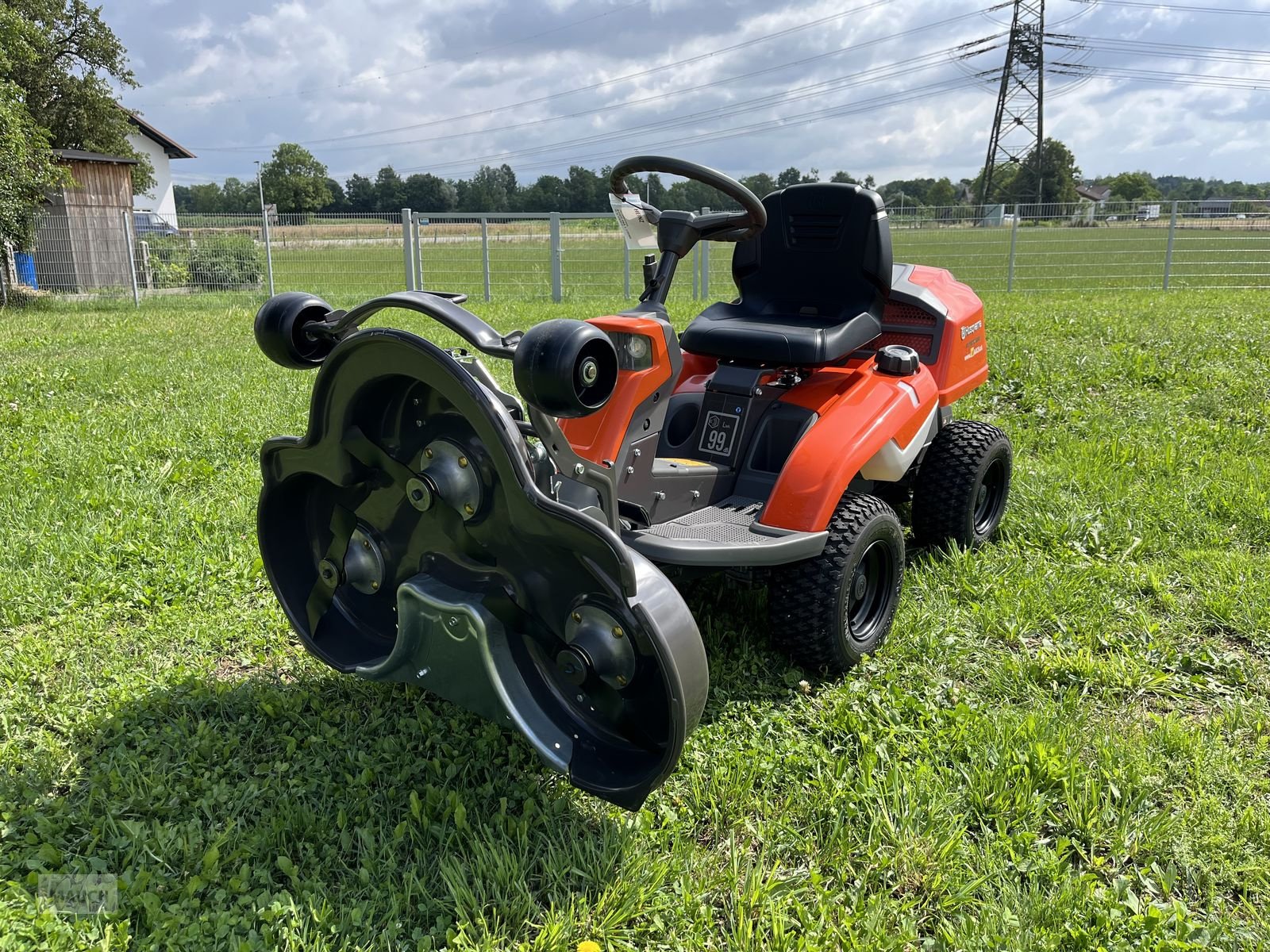 Rasentraktor des Typs Husqvarna Rider 216TC Allrad inkl. Mähdeck NEU, Neumaschine in Burgkirchen (Bild 8)