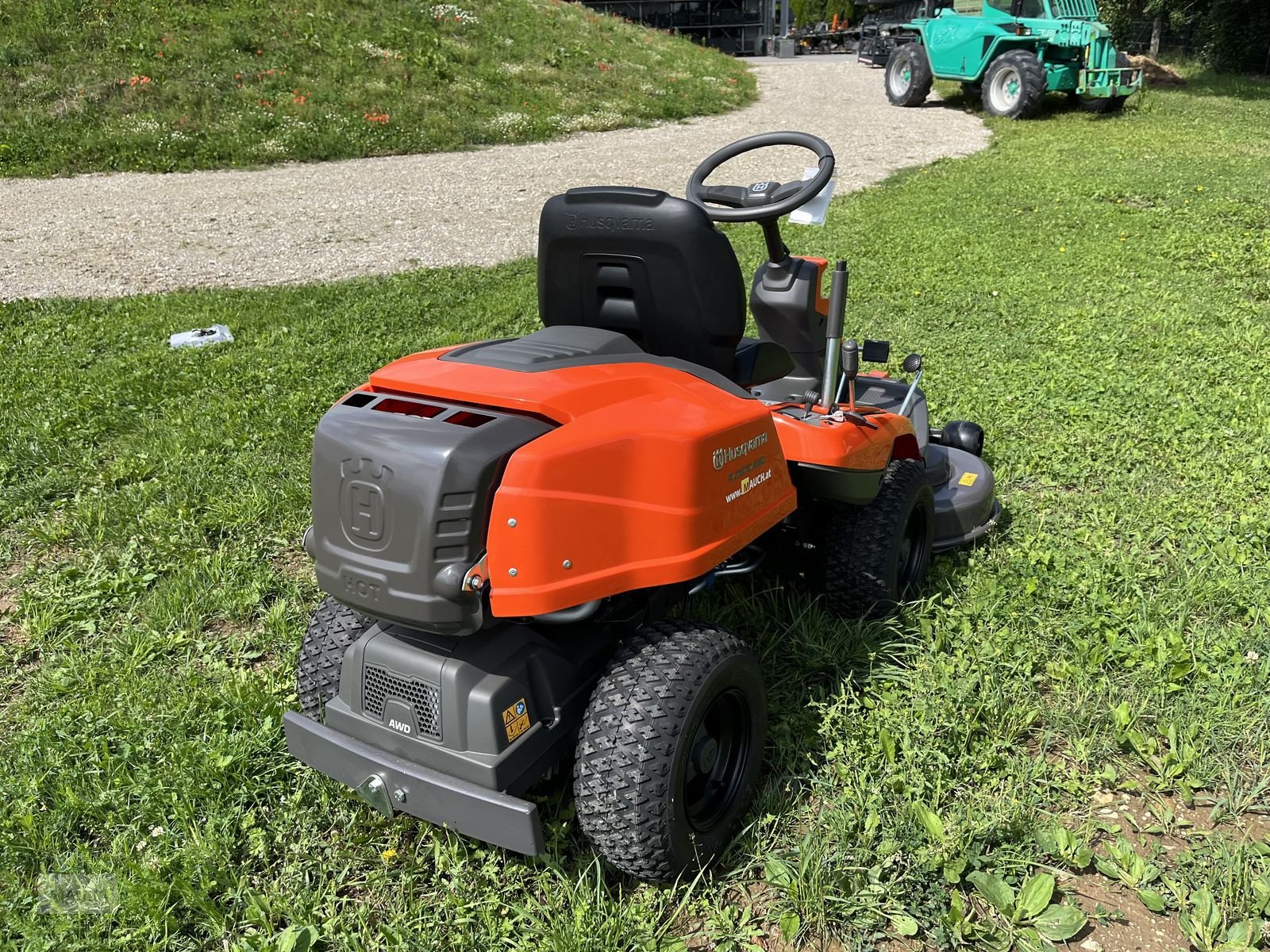 Rasentraktor des Typs Husqvarna Rider 216TC Allrad inkl. Mähdeck NEU, Neumaschine in Burgkirchen (Bild 20)