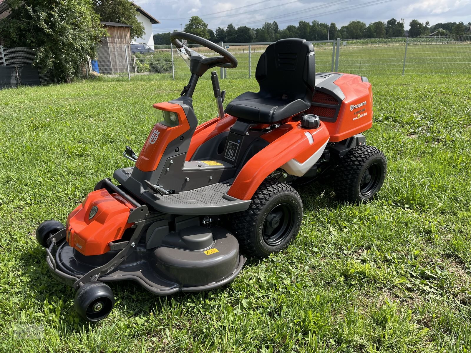 Rasentraktor типа Husqvarna Rider 216TC AWD inkl. 103cm Mähdeck, Neumaschine в Burgkirchen (Фотография 26)