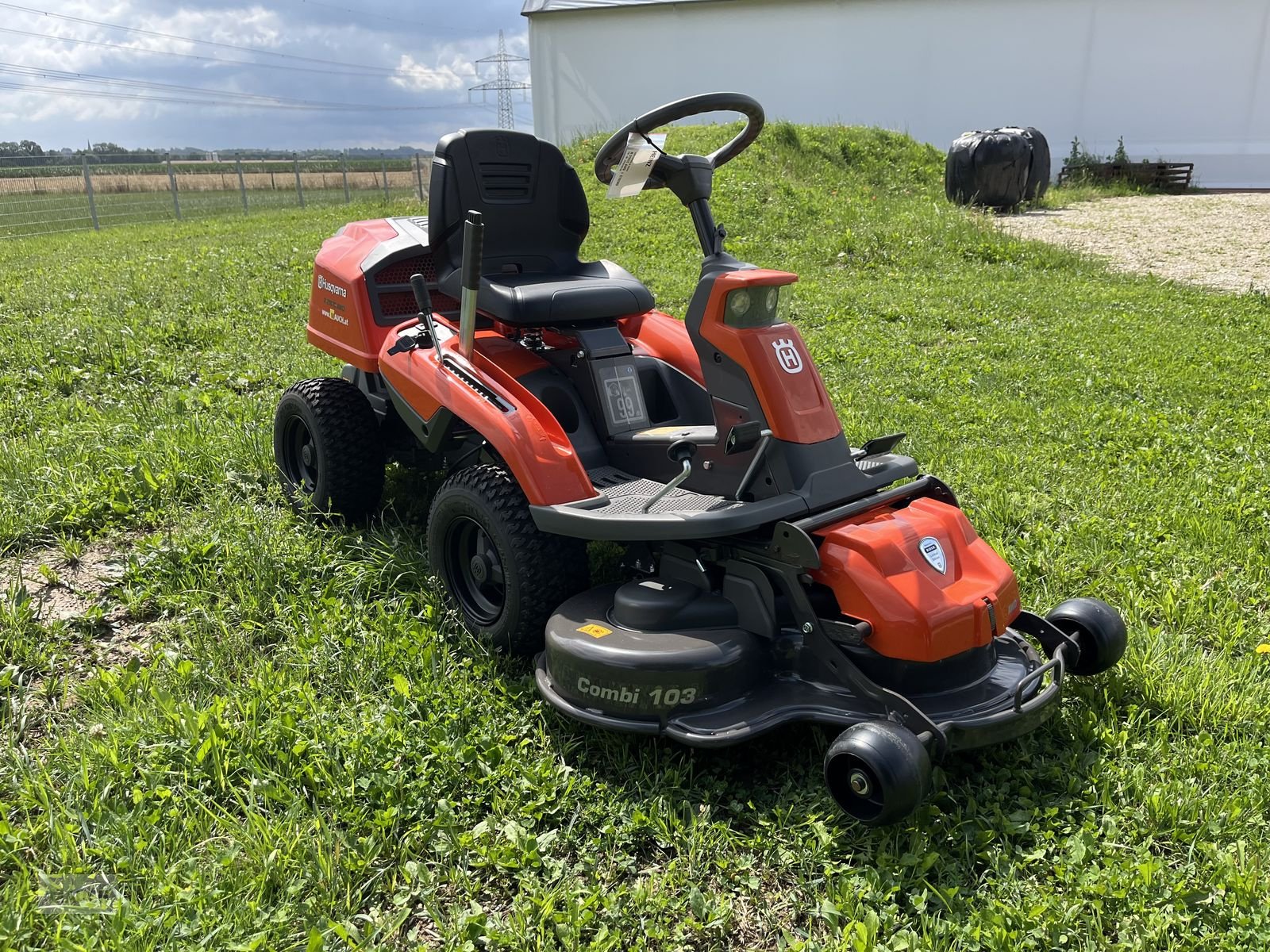 Rasentraktor типа Husqvarna Rider 216TC AWD inkl. 103cm Mähdeck, Neumaschine в Burgkirchen (Фотография 21)