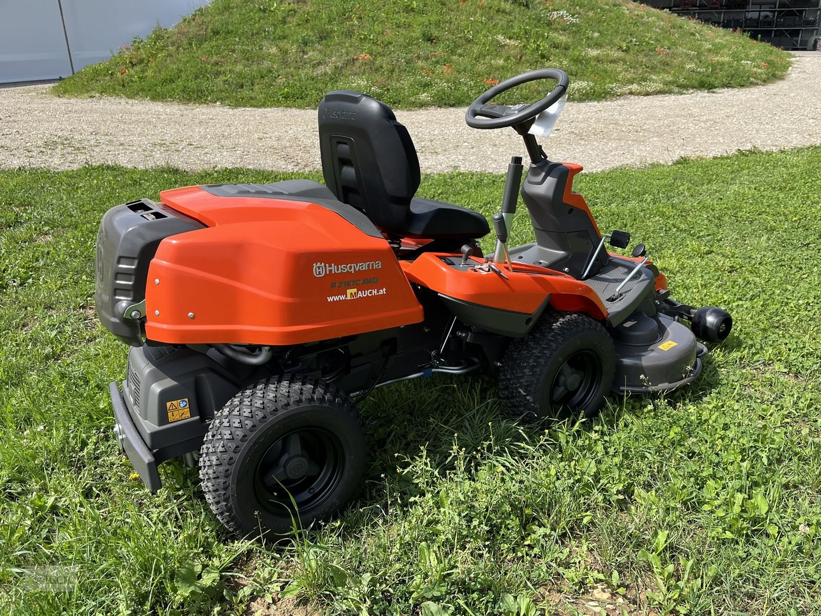 Rasentraktor типа Husqvarna Rider 216TC AWD inkl. 103cm Mähdeck, Neumaschine в Burgkirchen (Фотография 19)