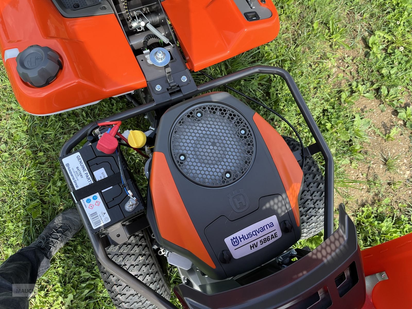 Rasentraktor типа Husqvarna Rider 216TC AWD inkl. 103cm Mähdeck, Neumaschine в Burgkirchen (Фотография 12)