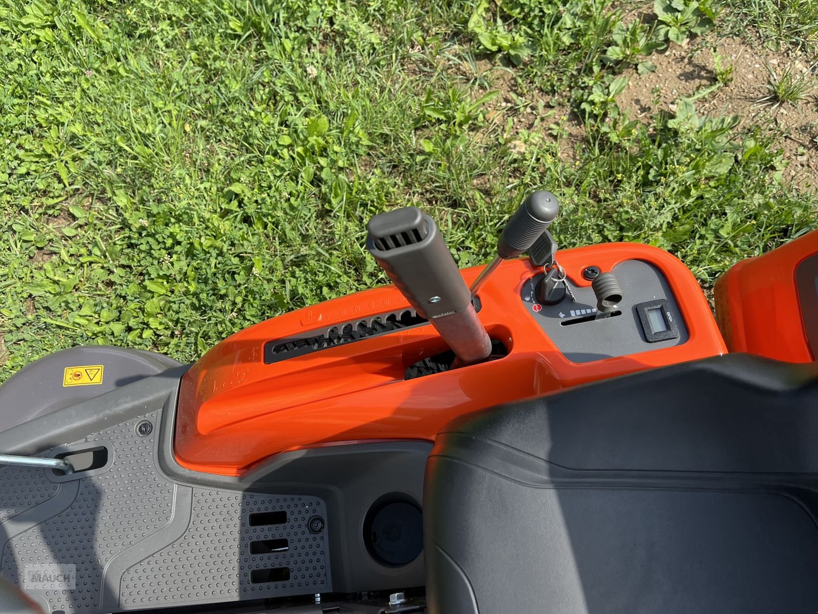 Rasentraktor типа Husqvarna Rider 216TC AWD inkl. 103cm Mähdeck, Neumaschine в Burgkirchen (Фотография 13)