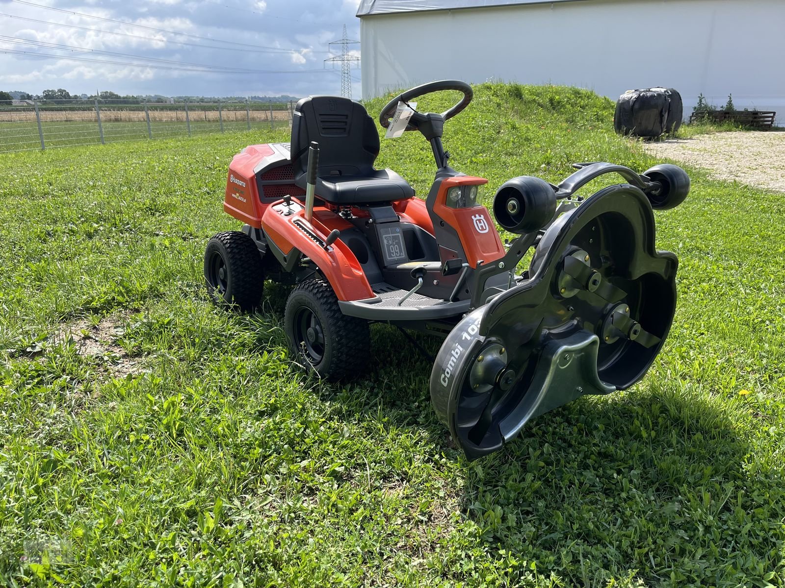 Rasentraktor типа Husqvarna Rider 216TC AWD inkl. 103cm Mähdeck, Neumaschine в Burgkirchen (Фотография 7)