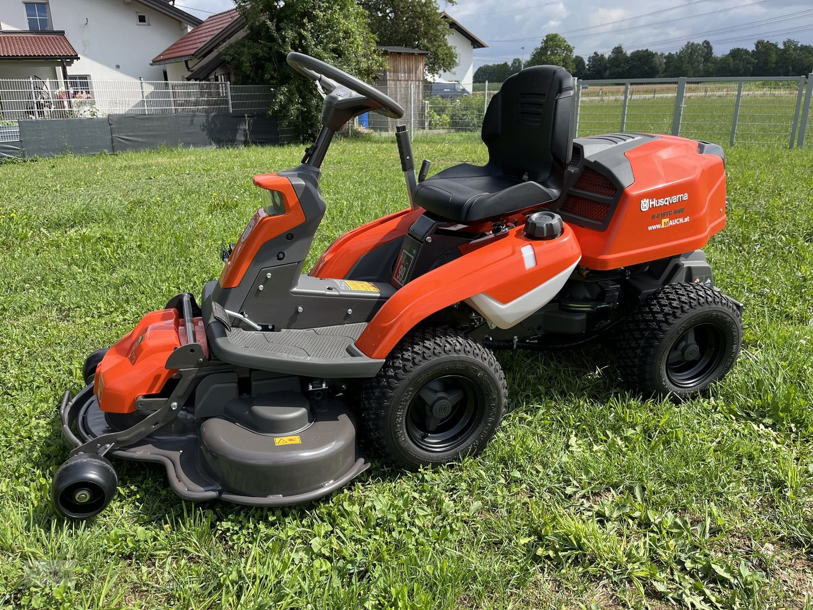 Rasentraktor типа Husqvarna Rider 216TC AWD inkl. 103cm Mähdeck, Neumaschine в Burgkirchen (Фотография 25)