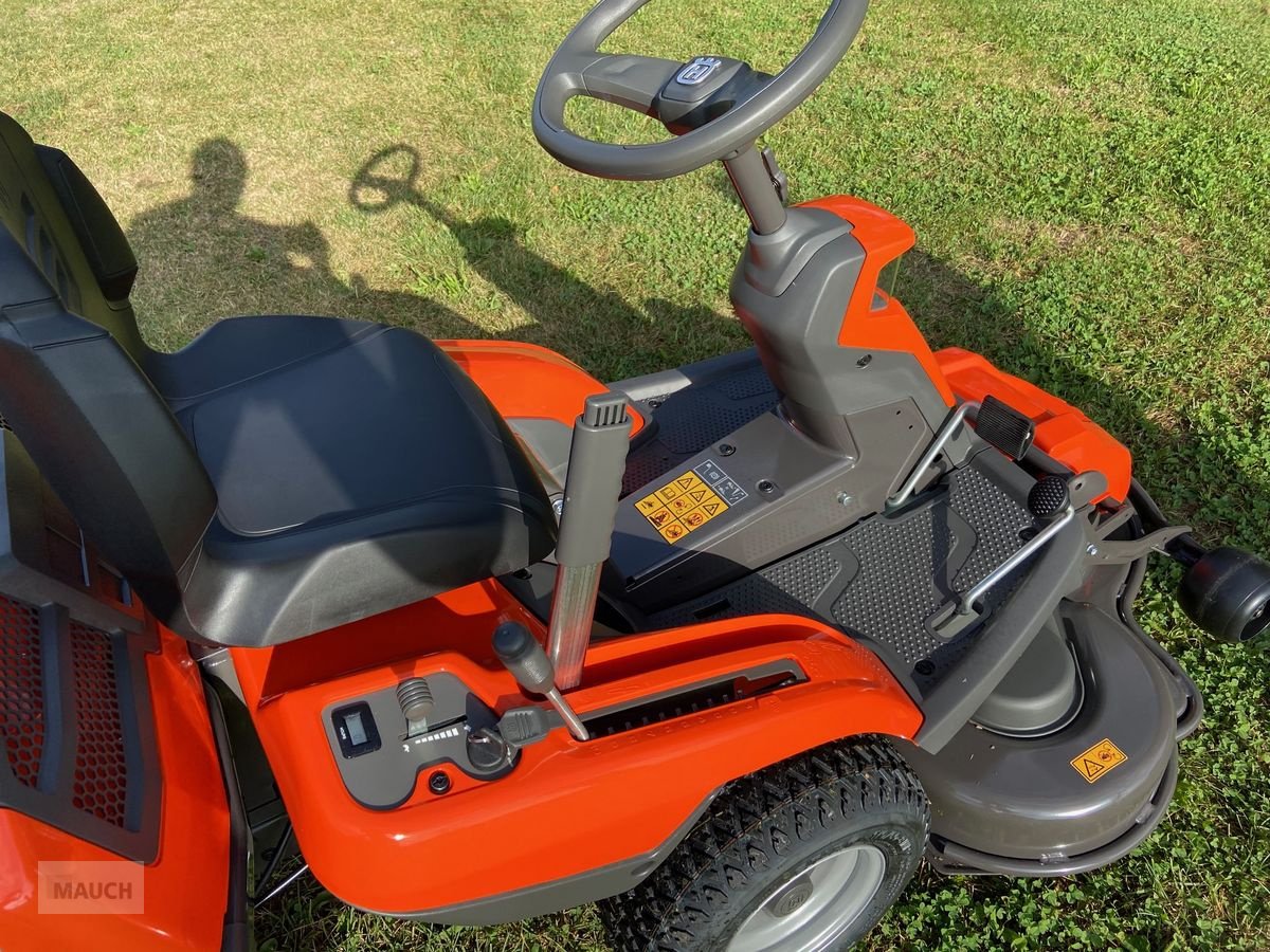 Rasentraktor des Typs Husqvarna Rider 216TC AWD inkl. Mähdeck Aussteller, Neumaschine in Burgkirchen (Bild 28)