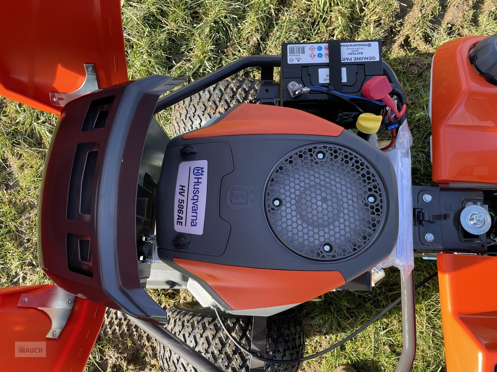 Rasentraktor des Typs Husqvarna Rider 216TC AWD inkl. Mähdeck, Neumaschine in Burgkirchen (Bild 5)