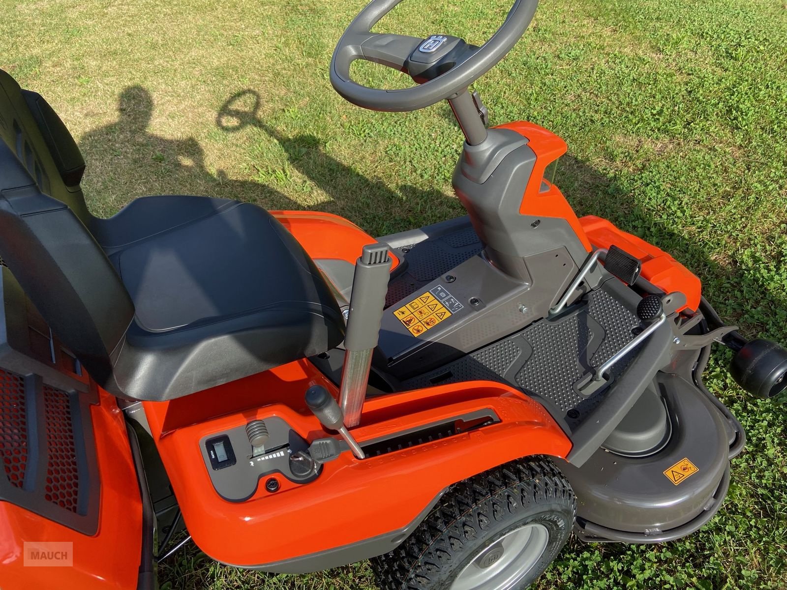 Rasentraktor des Typs Husqvarna Rider 216TC AWD inkl. Mähdeck, Neumaschine in Burgkirchen (Bild 28)
