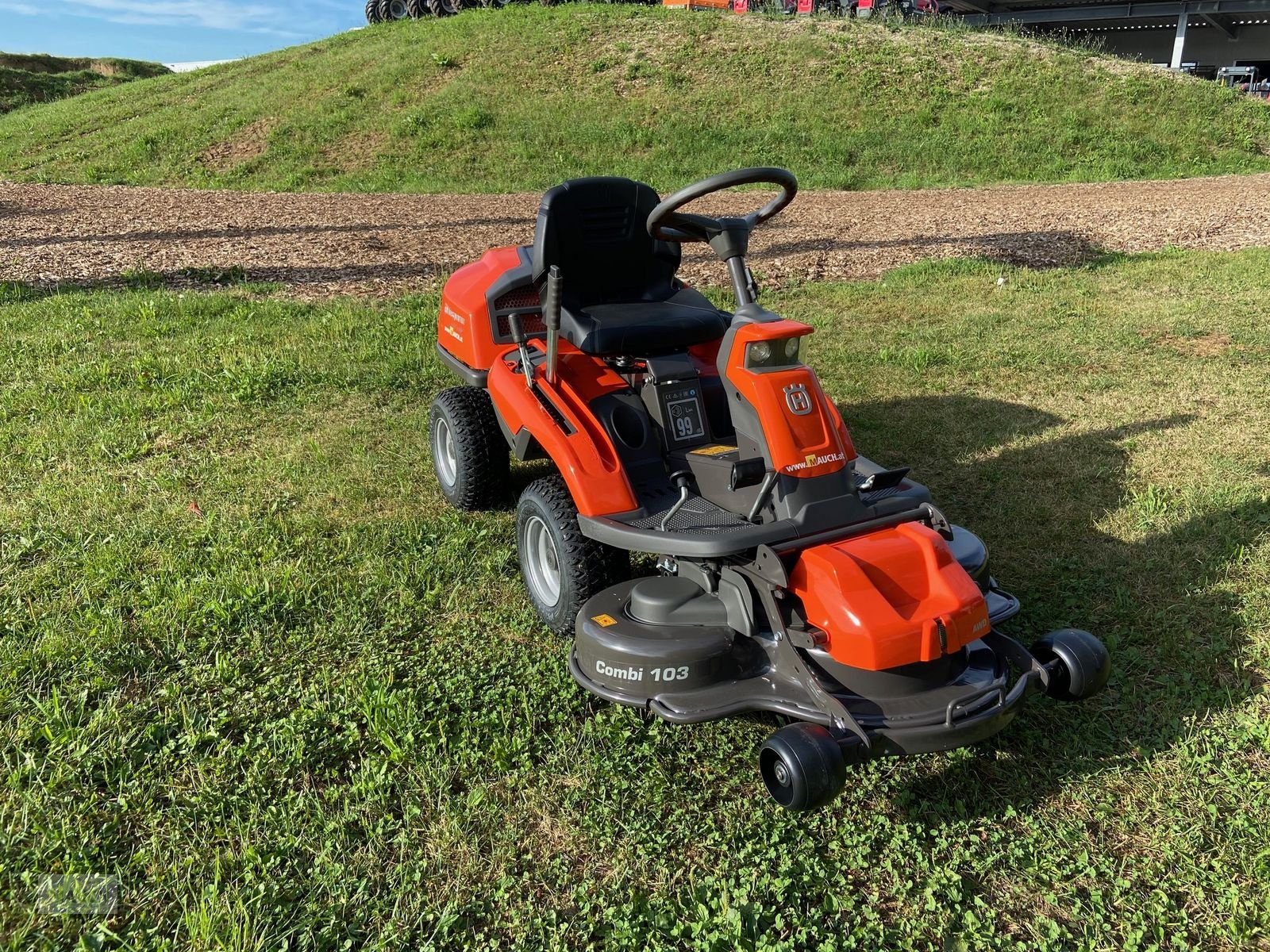 Rasentraktor des Typs Husqvarna Rider 216TC AWD inkl. Mähdeck, Neumaschine in Burgkirchen (Bild 25)