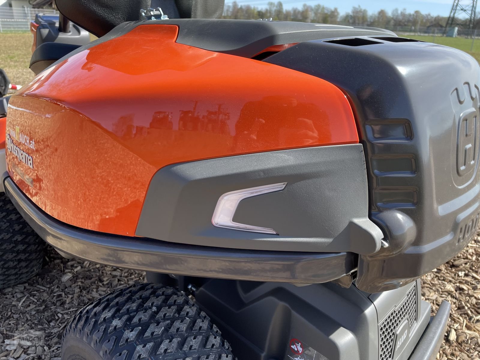 Rasentraktor des Typs Husqvarna Rider 316 TsX AWD inkl. Mähdeck & Schneeschild!!, Neumaschine in Burgkirchen (Bild 5)