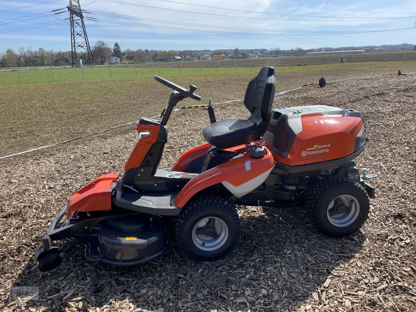 Rasentraktor des Typs Husqvarna Rider 316TsX AWD inkl. Mähdeck NEU, Neumaschine in Burgkirchen (Bild 14)