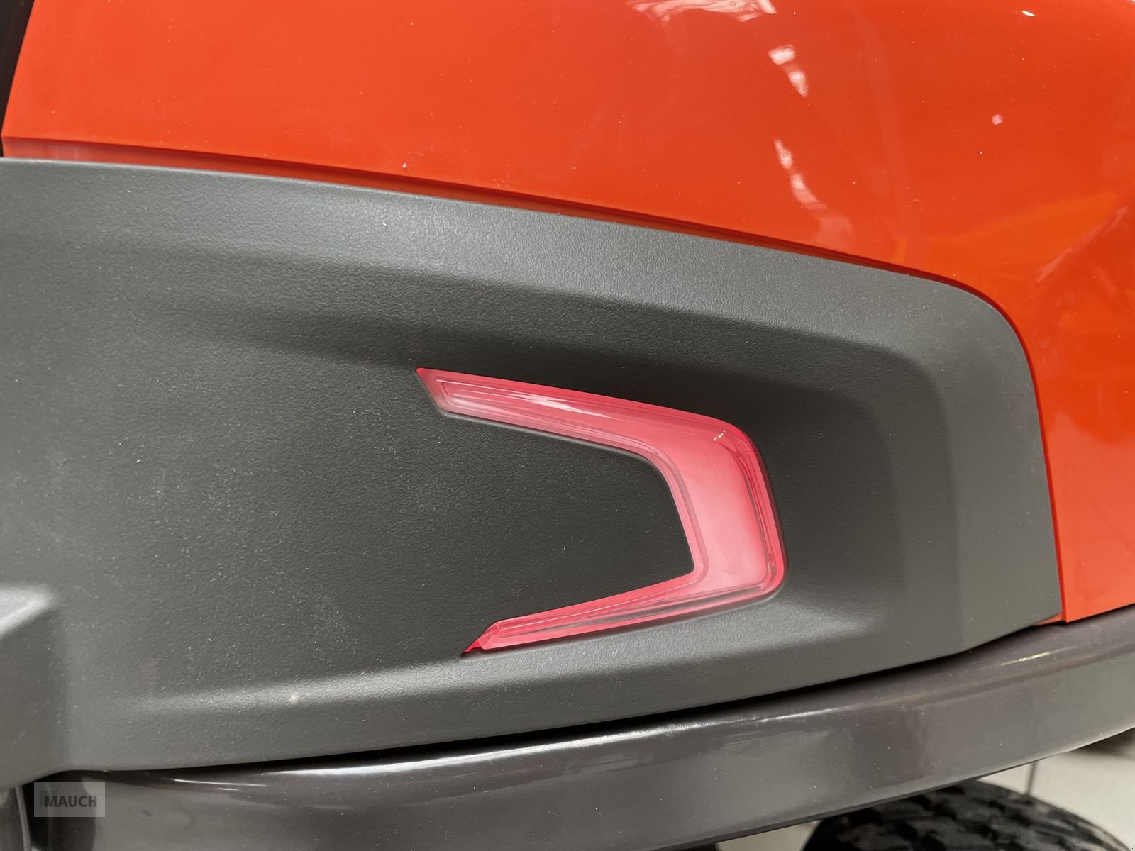 Rasentraktor des Typs Husqvarna Rider 316TsX AWD inkl. Mähdeck NEU, Neumaschine in Burgkirchen (Bild 7)